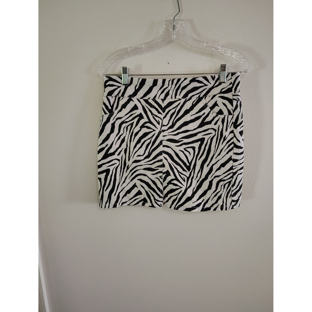 ATTYRE New York Zebra Print Mini Skirt Black White Animal Print Size 6 5345931
